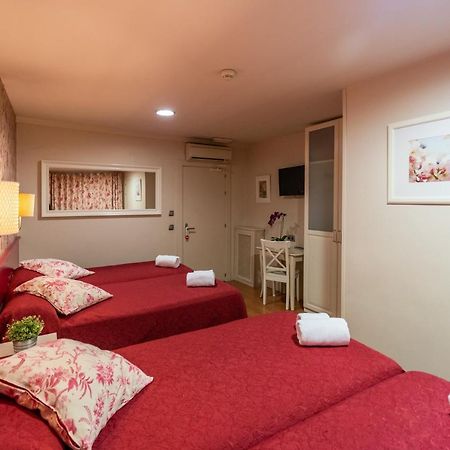 Hostal Matheu Madrid Bagian luar foto