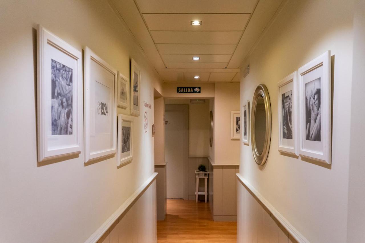 Hostal Matheu Madrid Bagian luar foto
