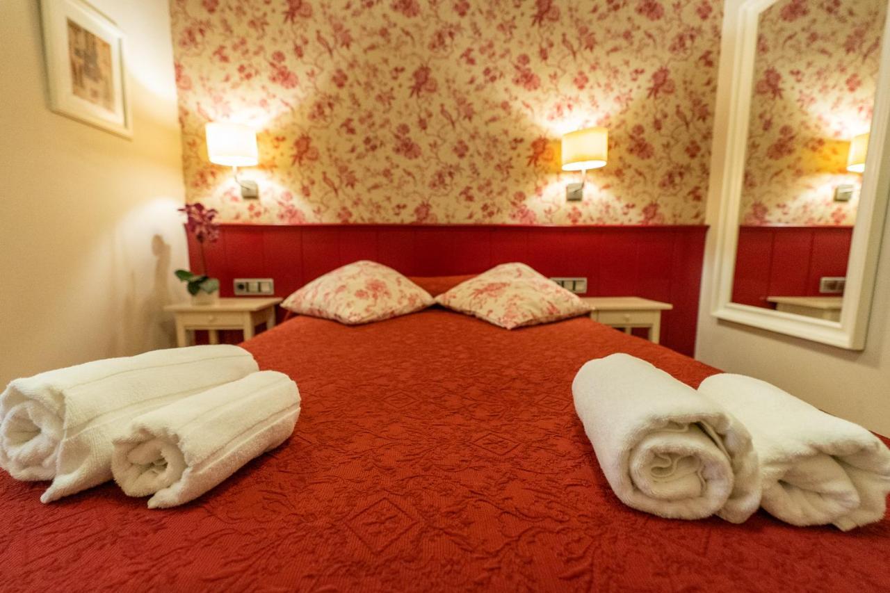 Hostal Matheu Madrid Bagian luar foto