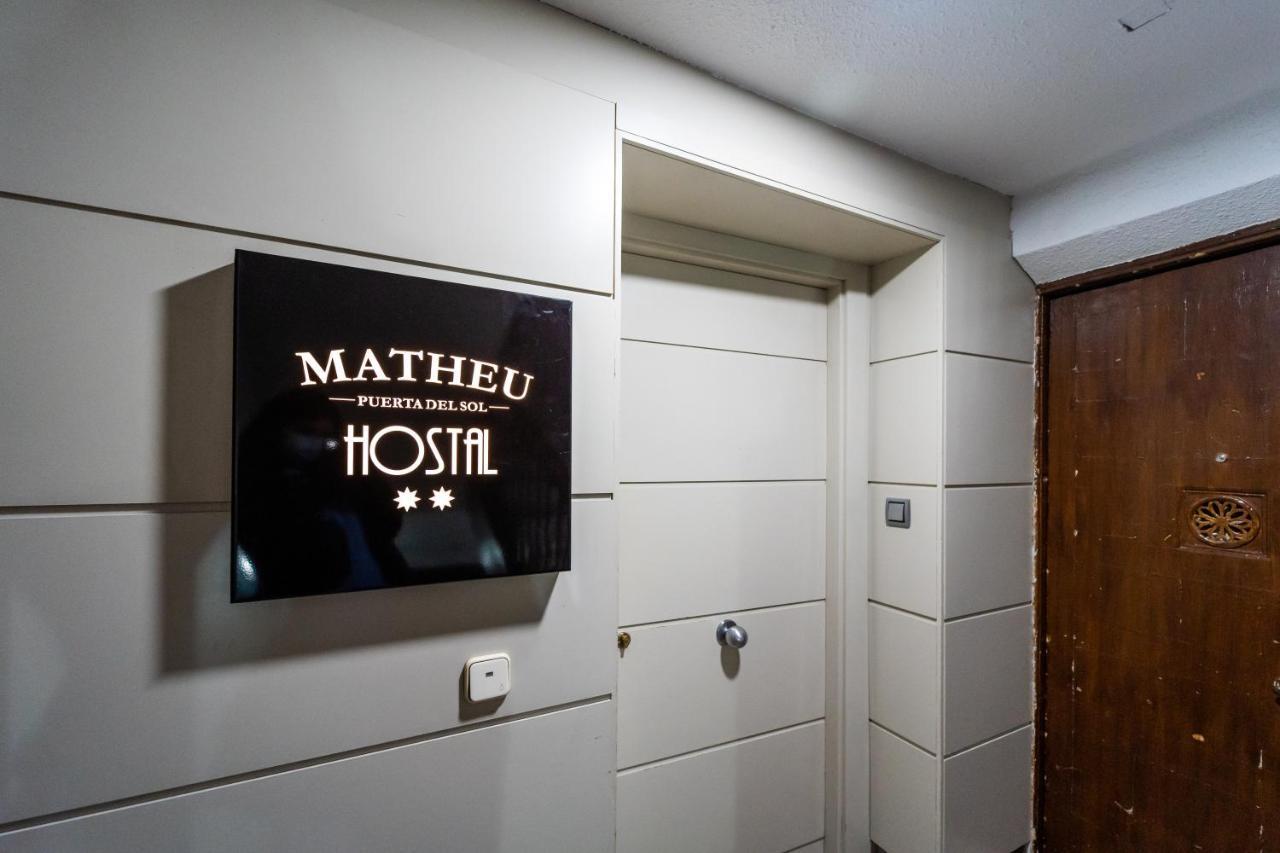 Hostal Matheu Madrid Bagian luar foto