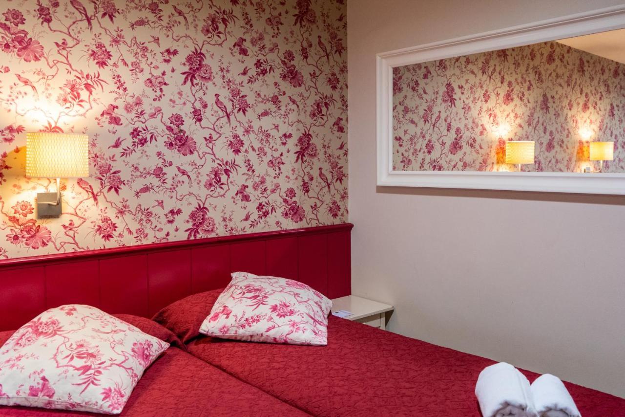 Hostal Matheu Madrid Bagian luar foto