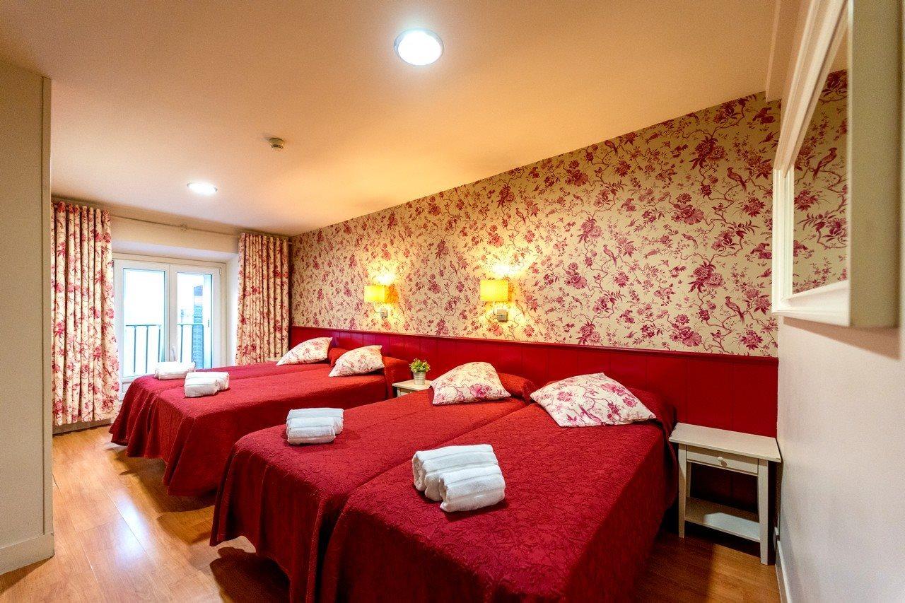 Hostal Matheu Madrid Bagian luar foto