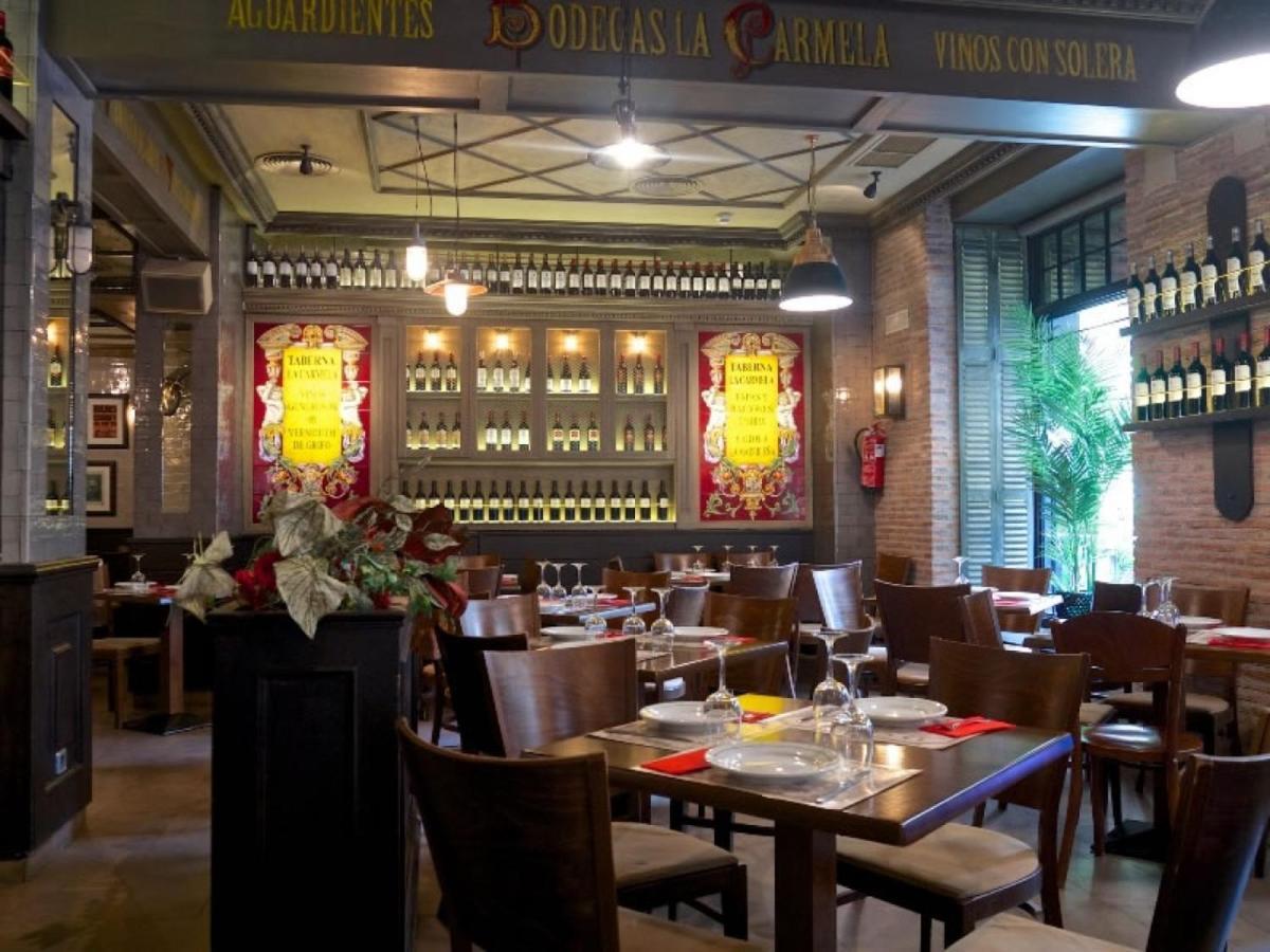 Hostal Matheu Madrid Bagian luar foto