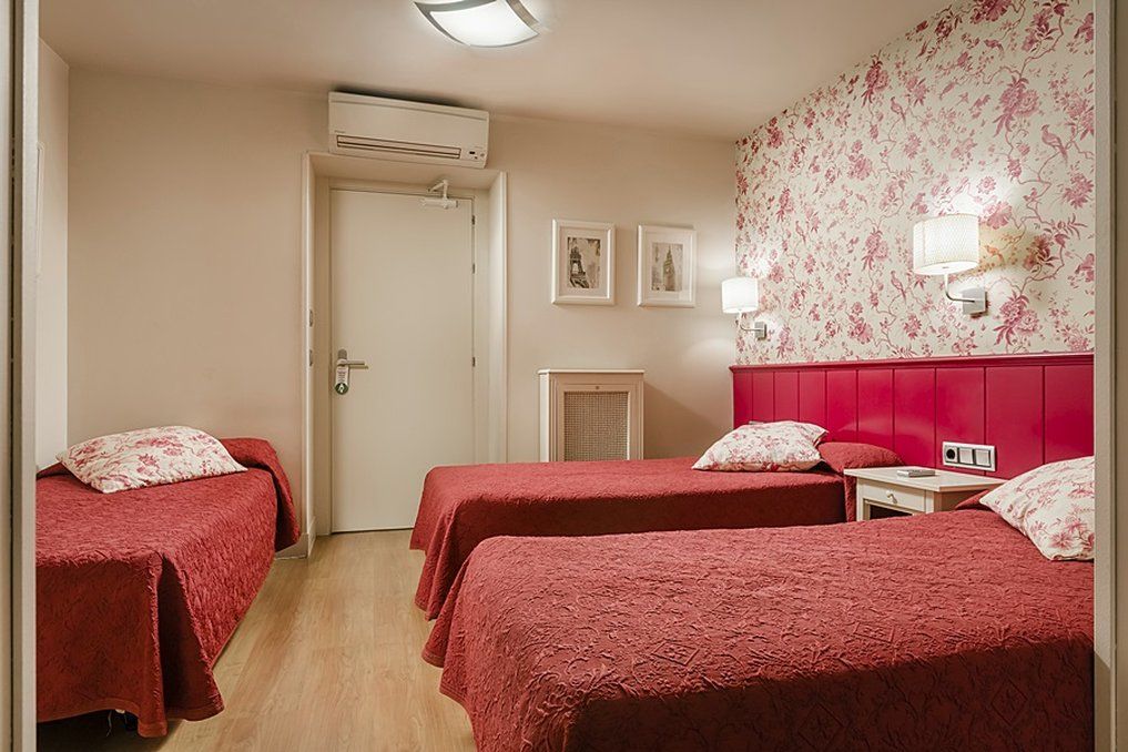 Hostal Matheu Madrid Bagian luar foto